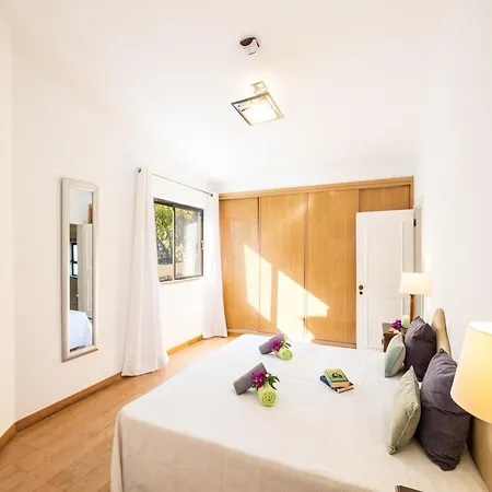 Villa In Albufeira Near Beach And Marina Villa *