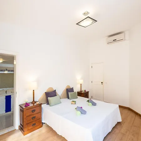 Villa In Albufeira Near Beach And Marina
