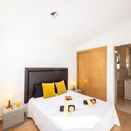 Villa In Albufeira Near Beach And Marina فيلة *