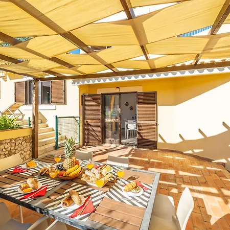 Villa In Albufeira Near Beach And Marina